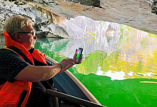 Пещера в мраморном каньоне парка Рускеала, Карелия