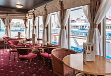 Теплоход Ленин, бар