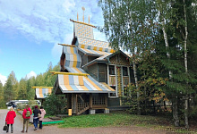 Деревня Верхние Мандроги на реке Свирь. Гостиница