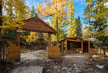 Шумак - туристическая база в горах Восточного Саяна, Сибирь