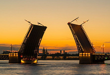 Осенний тур в Петербург, школьные группы. Развод мостов на Неве