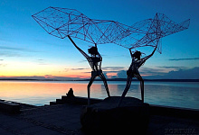 Онежская набережная в Петрозаводске, Карелия. Скульптура Рыбаки