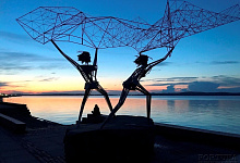 Тур Гранд-вояж по Карелии. Онежская набережная в Петрозаводске. Скульптура Рыбаки