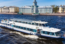 Салют с теплохода на День Победы - 9 мая