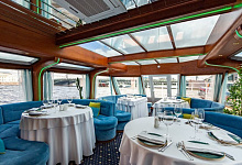 Салют с теплохода на День Победы - 9 мая