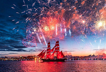 Алые паруса с борта теплохода