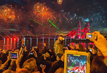 Алые паруса с борта теплохода