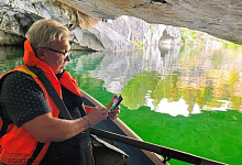 Пещера в мраморном каньоне парка Рускеала, Карелия