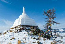 Буддийская ступа на острове Байкал