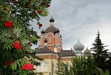 Успенский монастырь в Тихвине. Крестовоздвиженская церковь