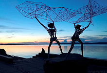 Онежская набережная в Петрозаводске, Карелия. Скульптура Рыбаки