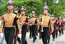 Тур в Петербург: Праздник Открытия фонтанов в Петергофе