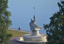 Памятник «Онего» на Онежской набережной в Петрозаводске. Карелия