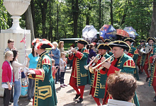 Праздник фонтанов в Петергофе